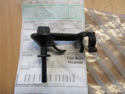 46798669 Montageclip rechts