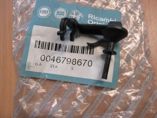 46798670 Montageclip links