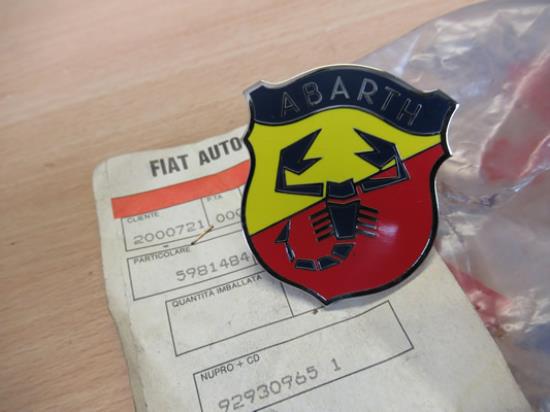 5981484 Embleem Abarth voorzijde grill