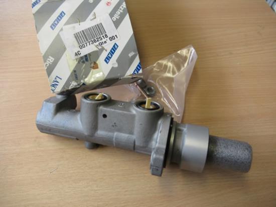 77362518 Hoofdremcilinder