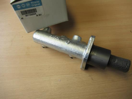 77362526 Hoofdremcilinder