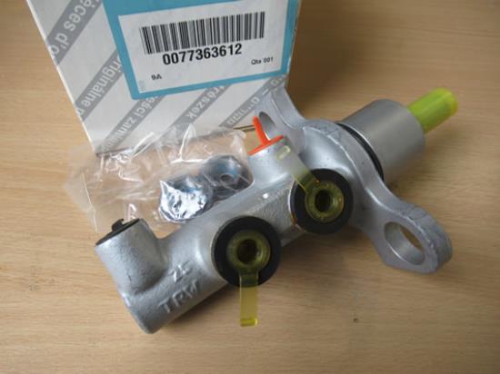 77363612 Hoofdremcilinder