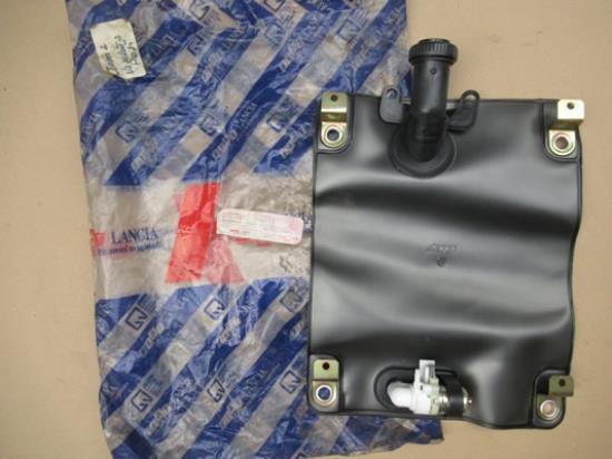 82423120 Ruitensproeier reservoir