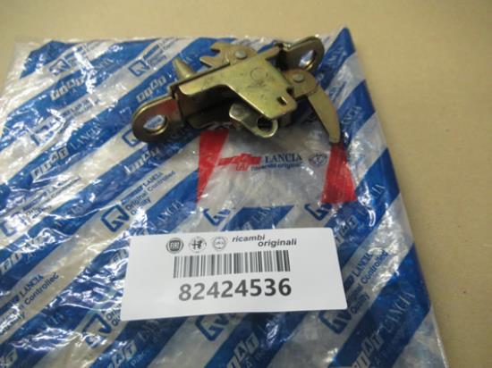 82424536 Kofferbak slot