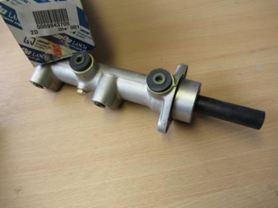 9943705 Hoofdremcilinder