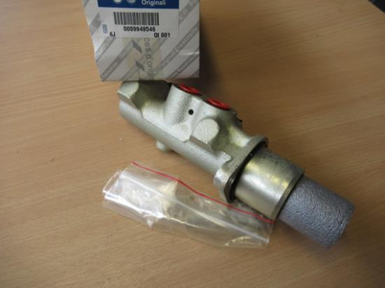 9949546 Hoofdremcilinder