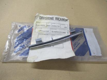 7716102 Sierstrip radiatorgrille