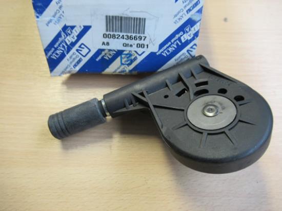 82436697 Stoelverstelling voorzijde links