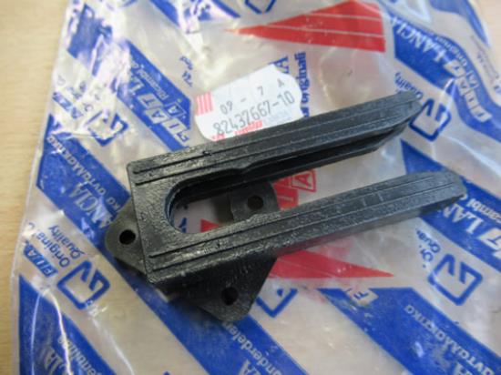 82437667 Bumpersteun achterzijde