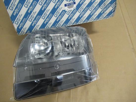 46843048 Koplamp links