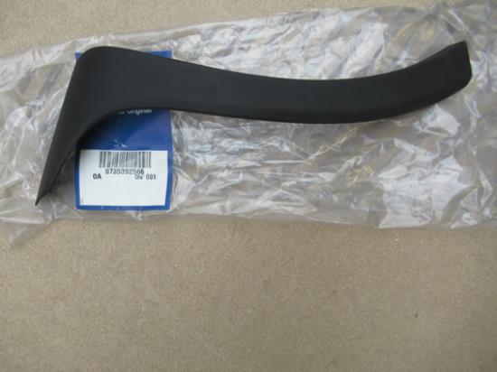 735392566 Sierlijst voorbumper rechts