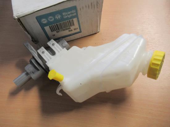 77363866 Hoofdremcilinder inclusief reservoir