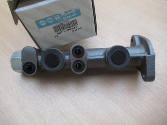 71738443 Hoofdremcilinder