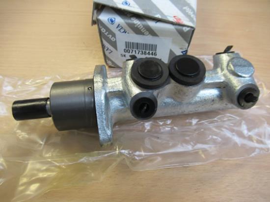 71738446 Hoofdremcilinder