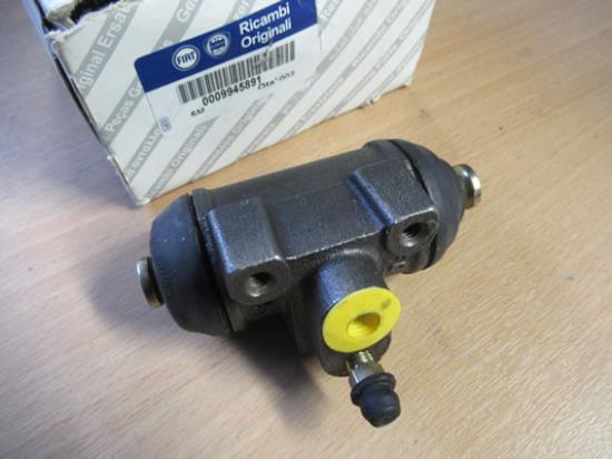 9945891 Remcilinder achterzijde 27mm