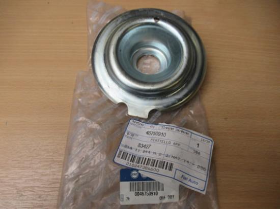 46750910 Bovenste veerkopschotel voorvering