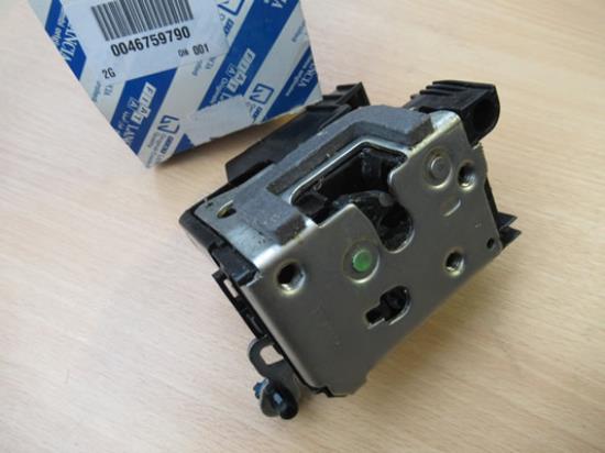 46759790 Slot deur linker voorzijde