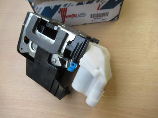 46759791 Slot deur rechter voorzijde