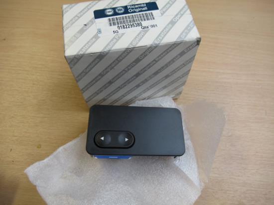 182295380 Schakelaar rechterzijde