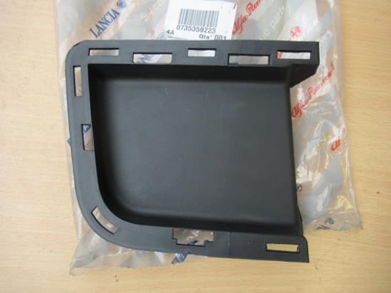 735359223 Afdekkapje voorbumper rechterzijde