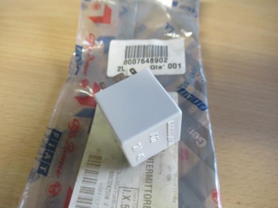 7648902 Achterruitenwisser relais