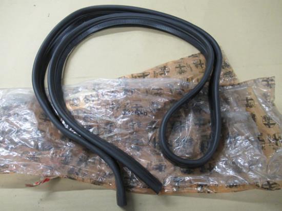 537646 Profielrubber achterklepm Alfa Romeo Alfasud