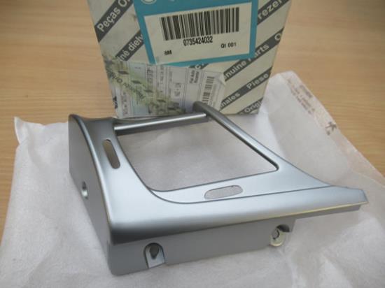 735424032 Sierstuk venturi linkerzijde