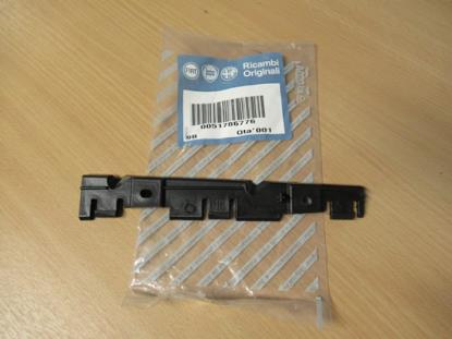 51786776 Bumpersteun rechterzijde