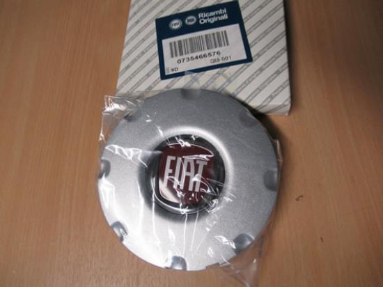 735466576 Wieldop voorzien van nieuw model Fiat logo