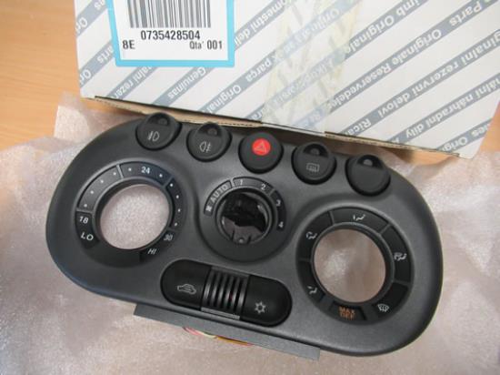 735428504 Bedieningspaneel