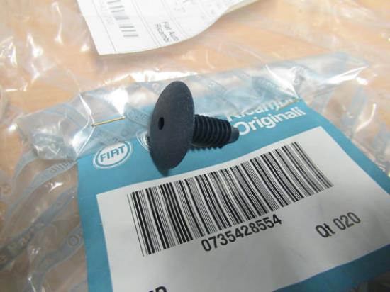 735428554 Plug