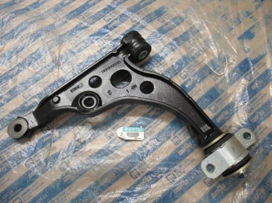 1339465080 Draagarm linksvoor