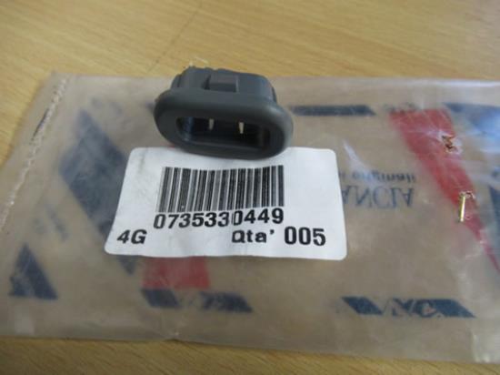 735330449 Plug rechterzijde