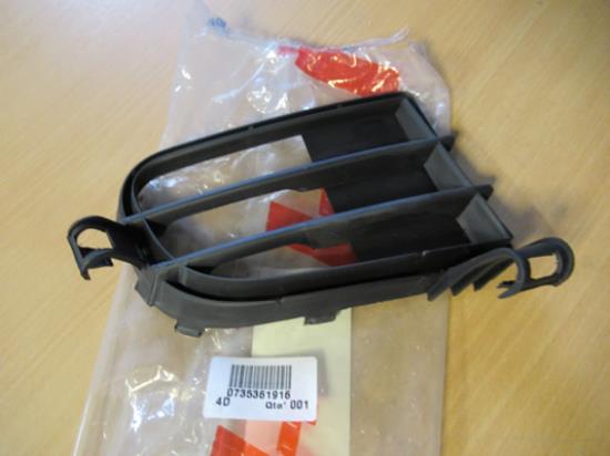 735361916 Grille rechterzijde
