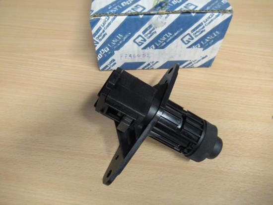 7746652 Drukknop achterklep