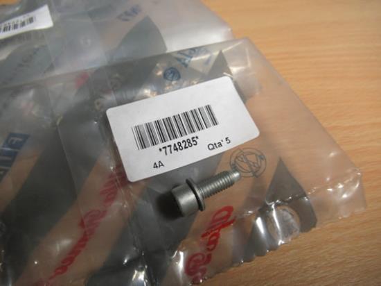 7748285 Bout met ring