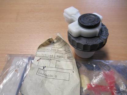 7751164 Remvloeistof reservoir afsluitdop