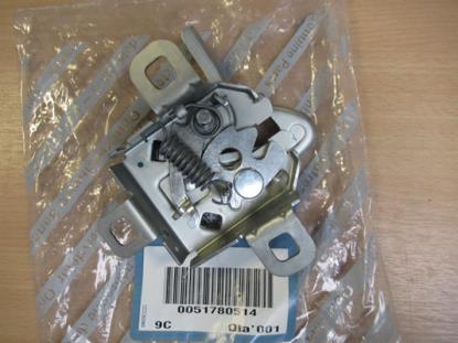 51780514 Motorkapslot