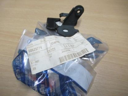 60629724 Beugel achtervering rechterzijde