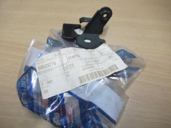 60629724 Beugel achtervering rechterzijde