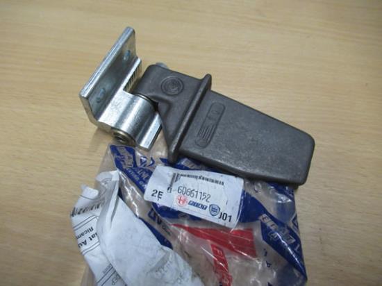 60661152 Deurscharnier rechterzijde