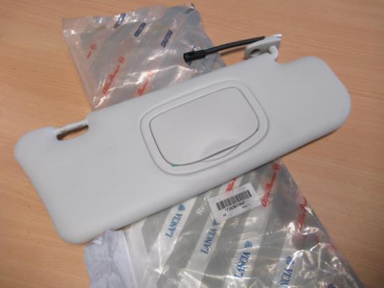 735367069 Zonneklep rechterzijde