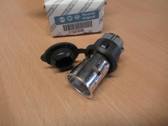 735370899 Sigaretten aansluiting 12V