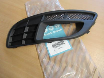 735471981 Grille linksvoor met uitsparing voor mistlamp