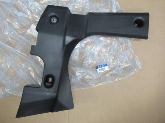 46769124 Beschermplaat wielkuip rechterzijde