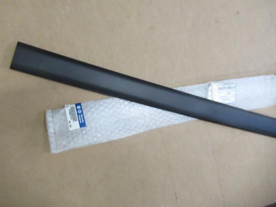 735357219 Stootstrip linksvoor