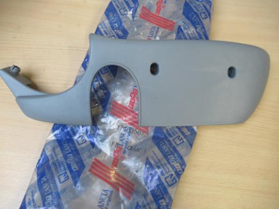 174635673 Sierstuk stoel rechterzijde