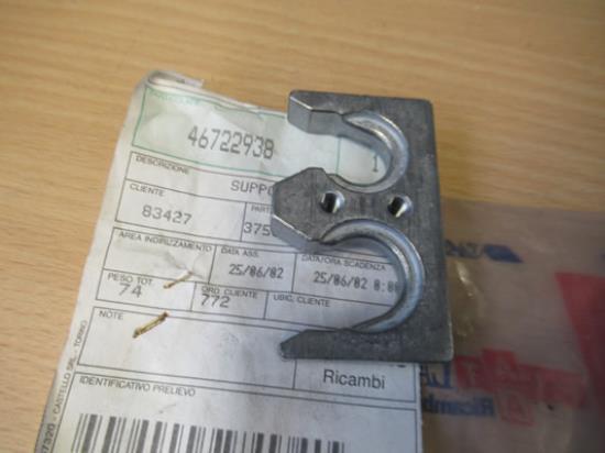 46722938 Steun leiding airconditioning