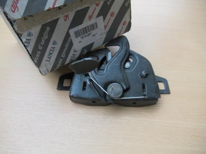 51741263 Motorkapslot