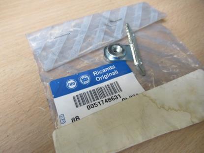 51748631 Beugel dakdrager